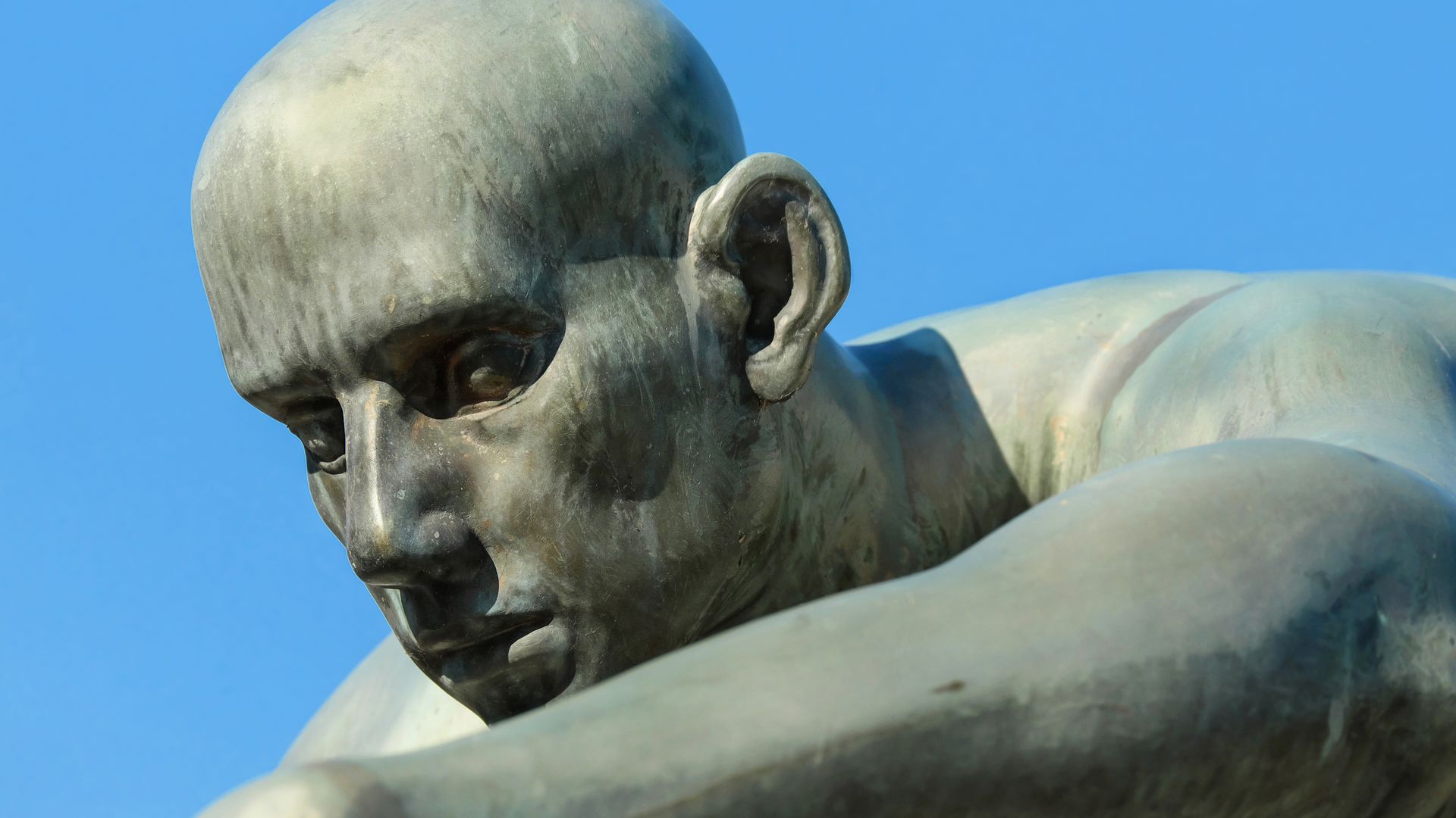 sculpture man head bronze